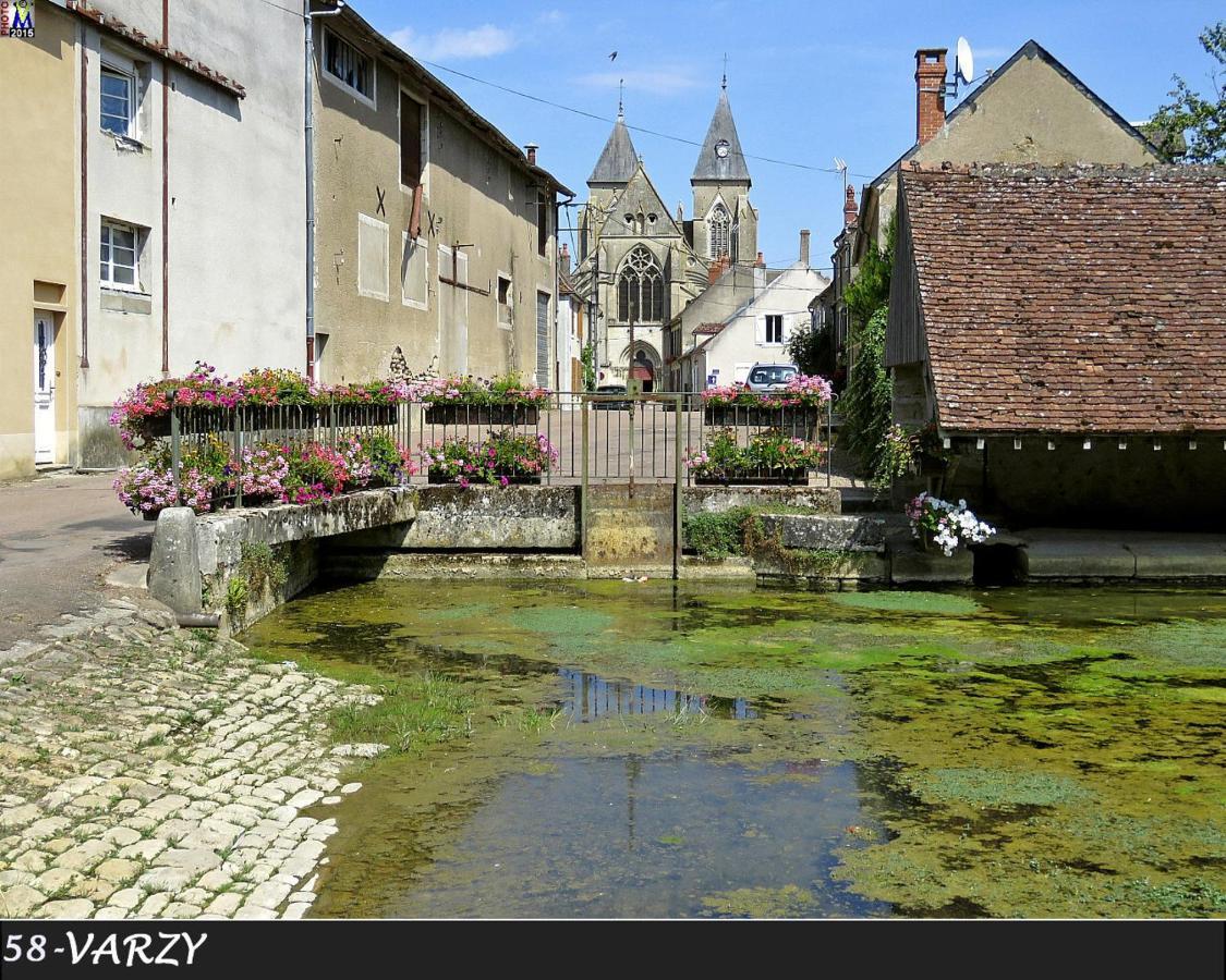 Vila Gite De La Gare Varzy Exteriér fotografie